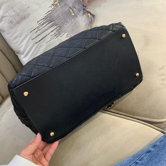 💓Sold💓Chanel tote with chain around - medium - Picture 4 of 9